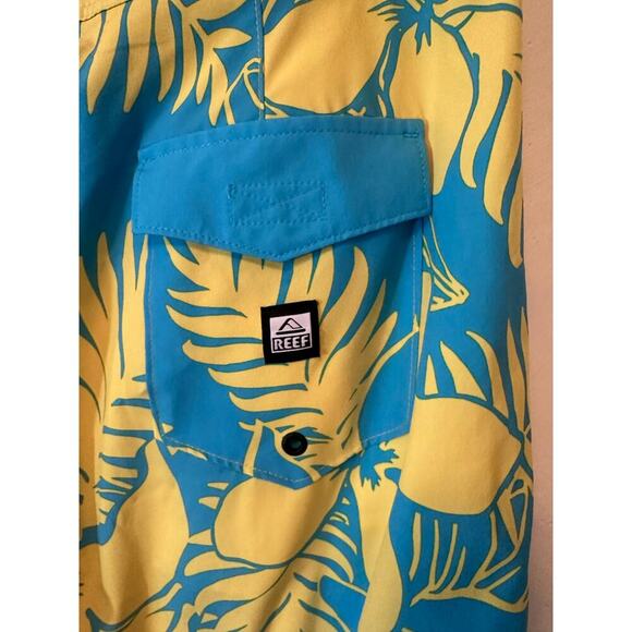 Reef Blue and Yellow Floral Board Shorts – Men’s Size 32 - Picture 3 of 6